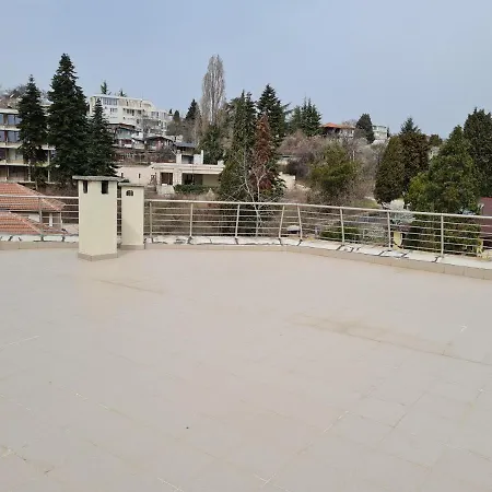 Апартамент Валентино С Басейн И Паркомясто Apartment *
