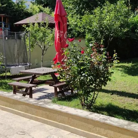 Апартамент Валентино С Басейн И Паркомясто Apartment *