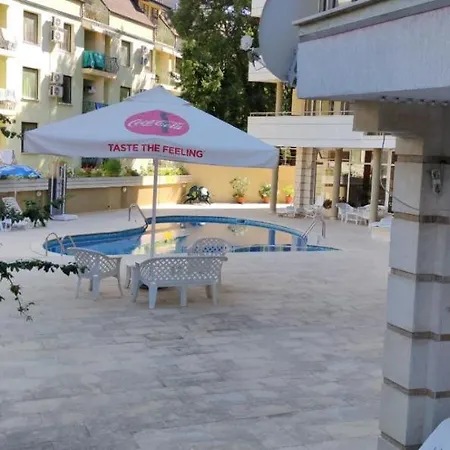 Апартамент Валентино С Басейн И Паркомясто Appartement *